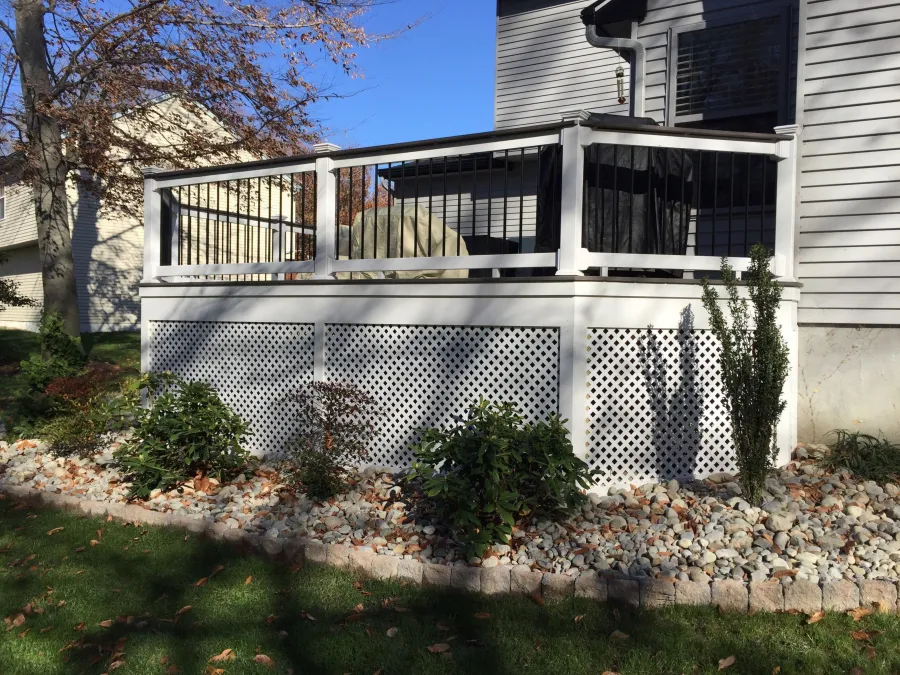 new compsite deck with white lattice
