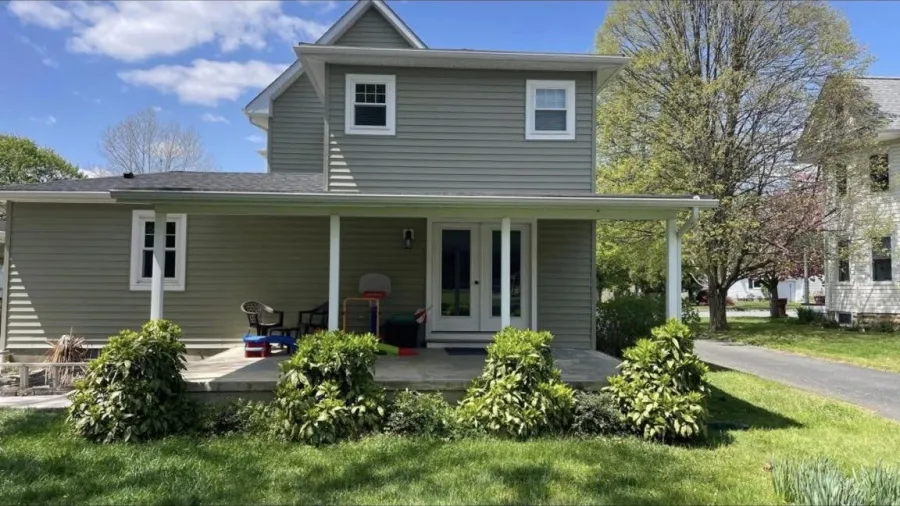 new screened in porch before2
