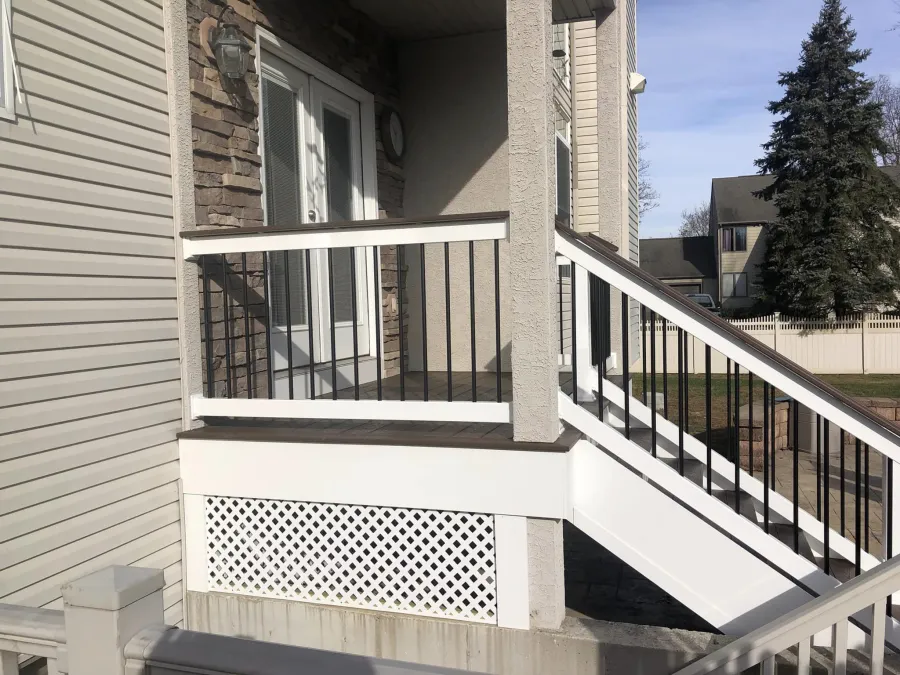 new small back deck and stairs4