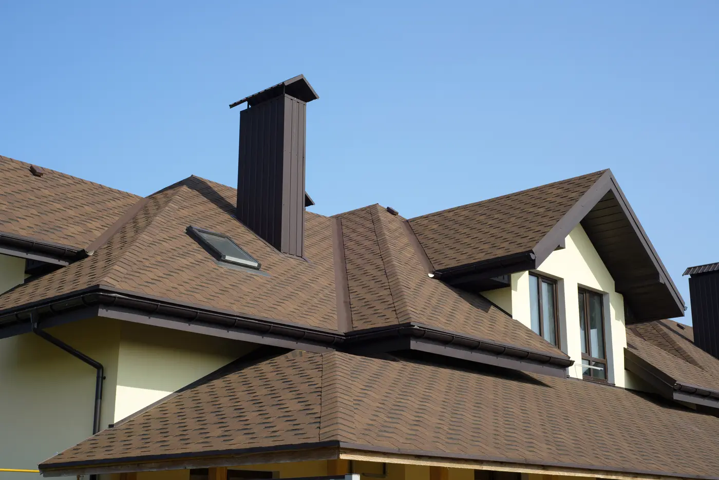 A home in Mantua, NJ with a freshly installed roof by Ameritech Services