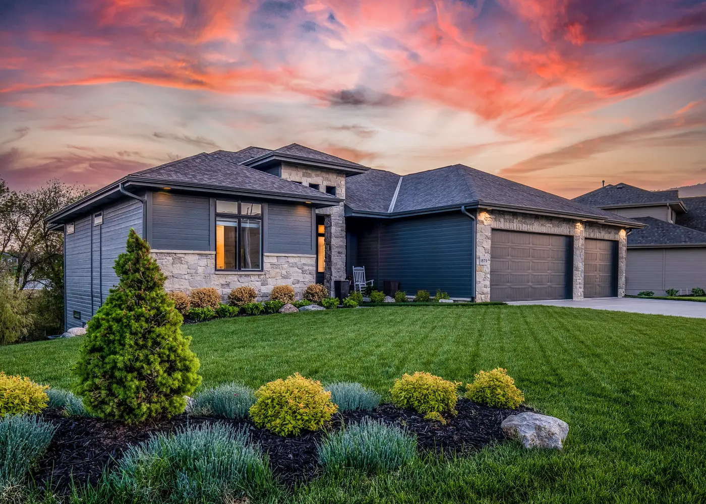 A Mantua area home with a professionally installed residential roof from Ameritech Services