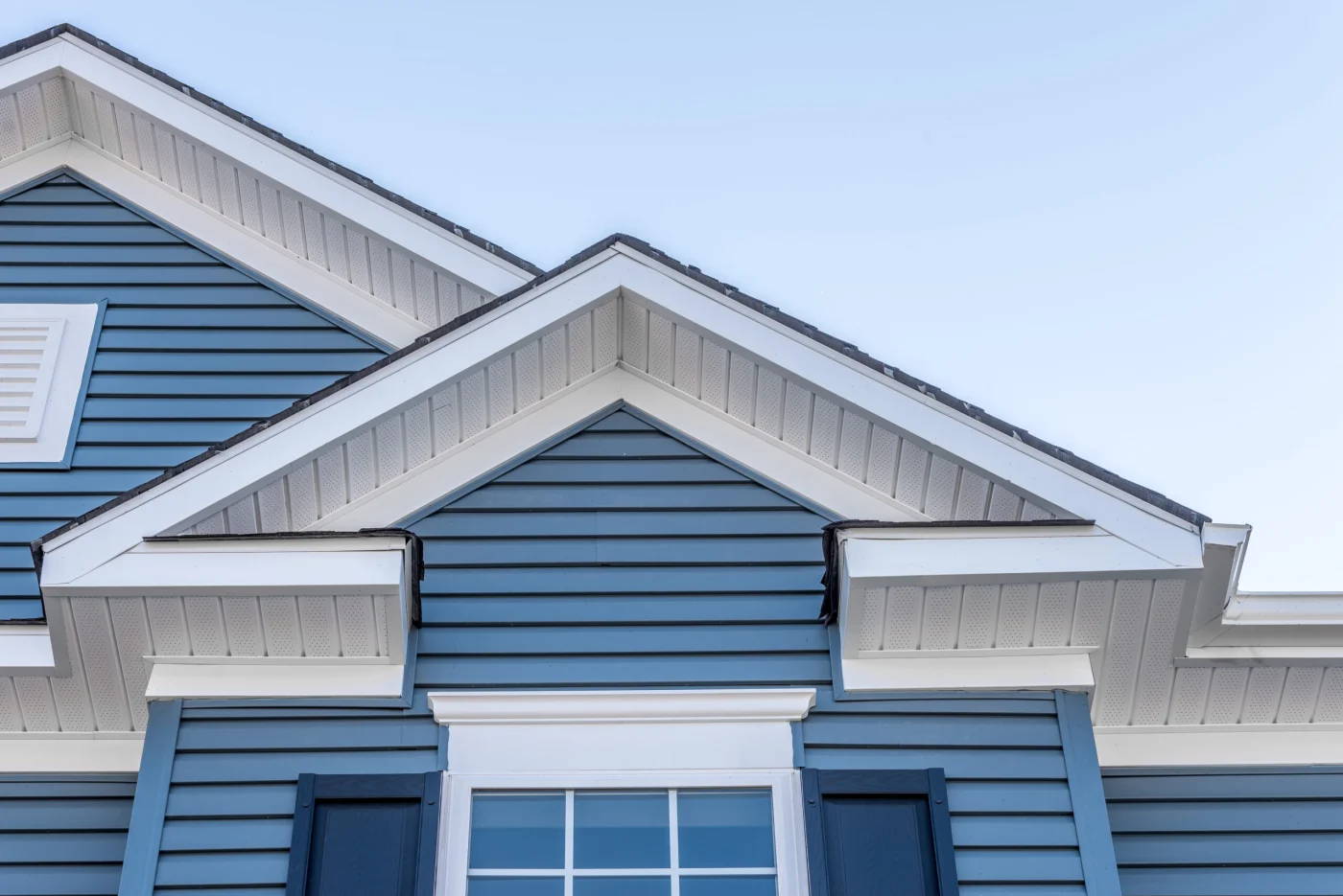 A blue home with recently replaced vinyl siding