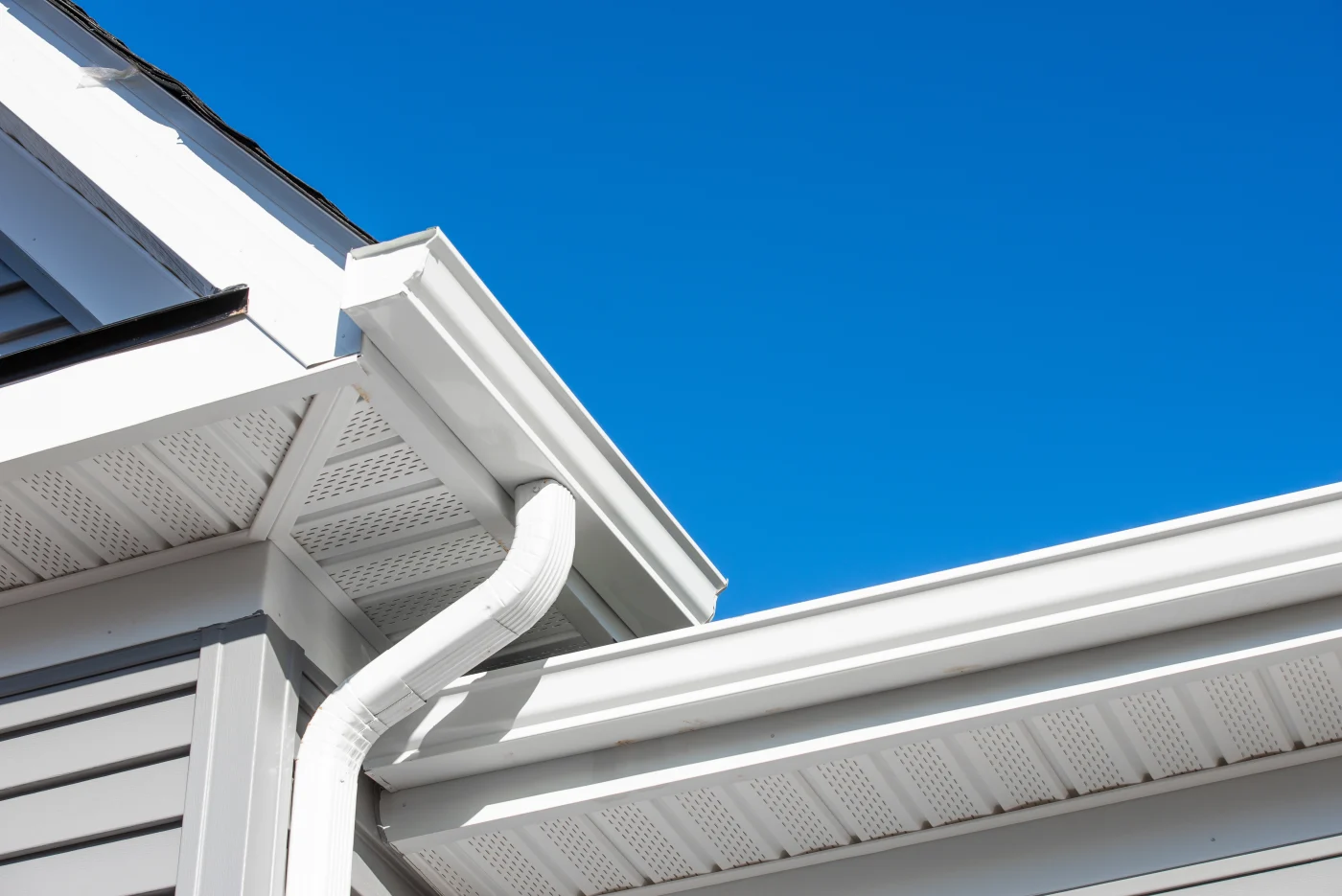 Seamless steel gutters installed in South Jersey by Ameritech Services. 